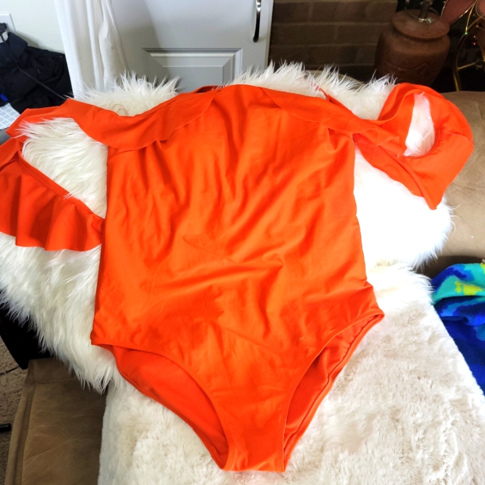 🤑 4for$20 Closet Blowout!  Old Navy swimsuit